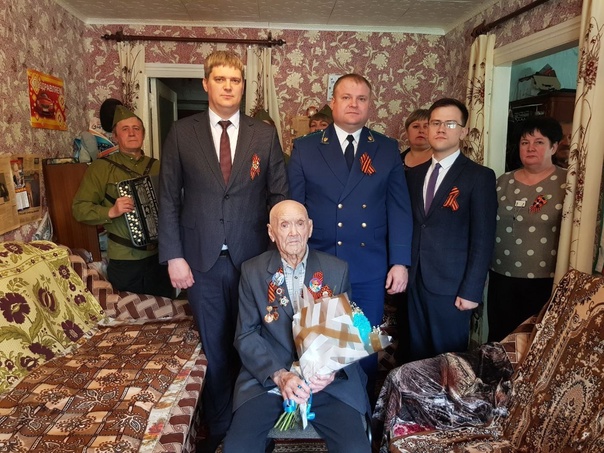 Ветераны принимают поздравления с Днем Победы