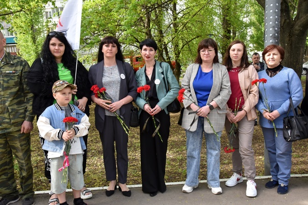 Сегодня в Балакове состоялось возложение цветов к памятнику жертвам радиационных катастроф