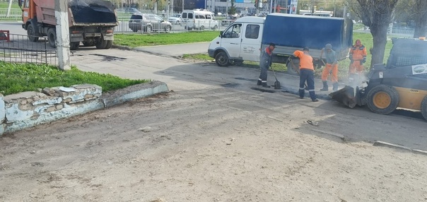 В Балакове продолжаются ремонтные работы в рамках текущего содержания дорог