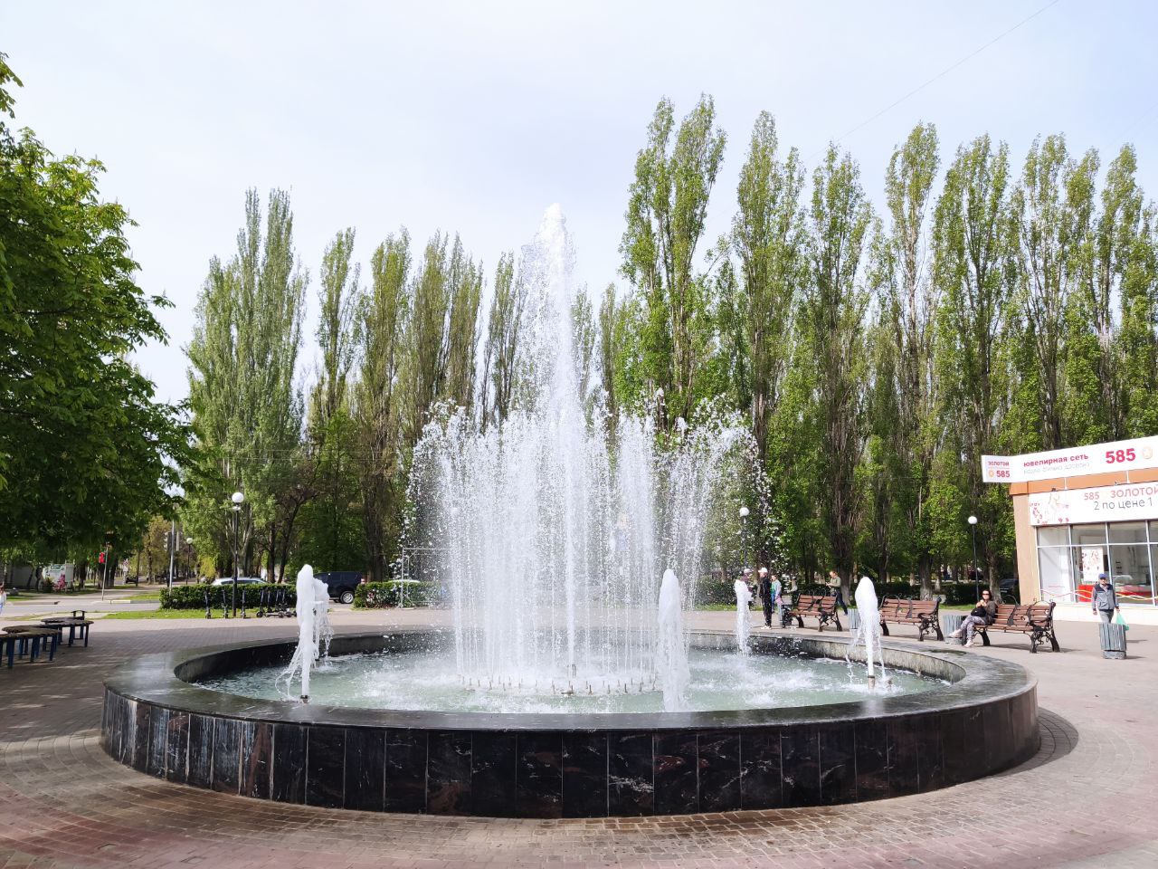 Сегодня в Балакове запустили фонтан в 6-м микрорайоне