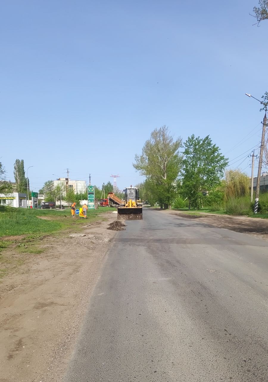 Очистка дорог, подметание тротуаров, покос травы: коммунальные службы ежедневно наводят порядок на улицах города Балаково