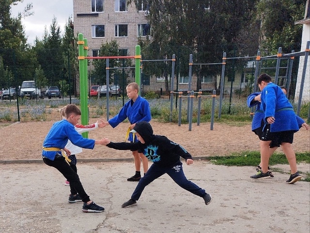 В городе Балаково прошла очередная тренировка в рамках программы Дворовый тренер