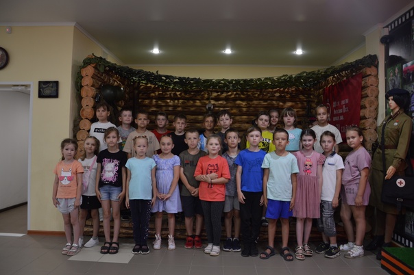 Школьники посетитили музей Боевой Славы центра Набат