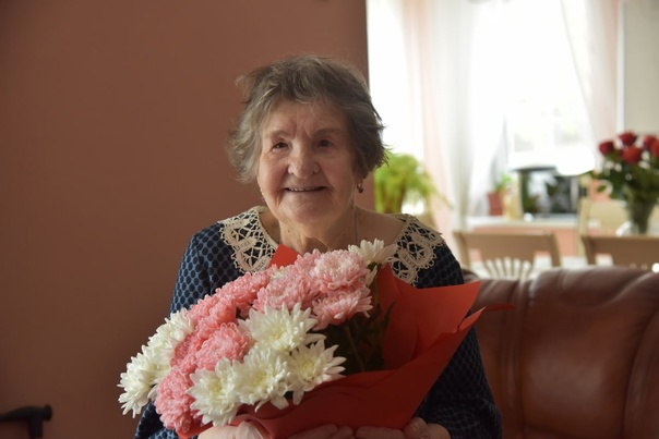 Сегодня ветеран Великой Отечественной Войны, труженица тыла Нина Федоровна Шапошникова отмечает 95-летний юбилей