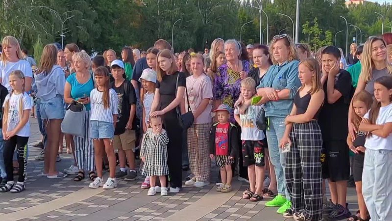 У фонтана в парке Центральный состоялась первая культурно-развлекательная программа