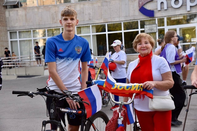 В городе Балаково прошел велопробег в честь Дня Государственного флага Российской Федерации