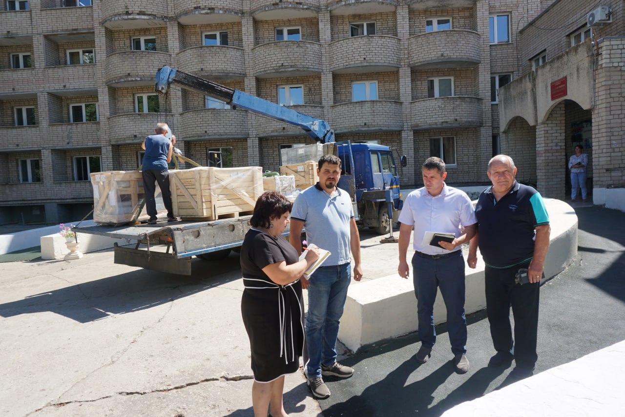 В терапевтическом корпусе Балаковской городской клинической больницы ведутся работы по замене грузового лифта