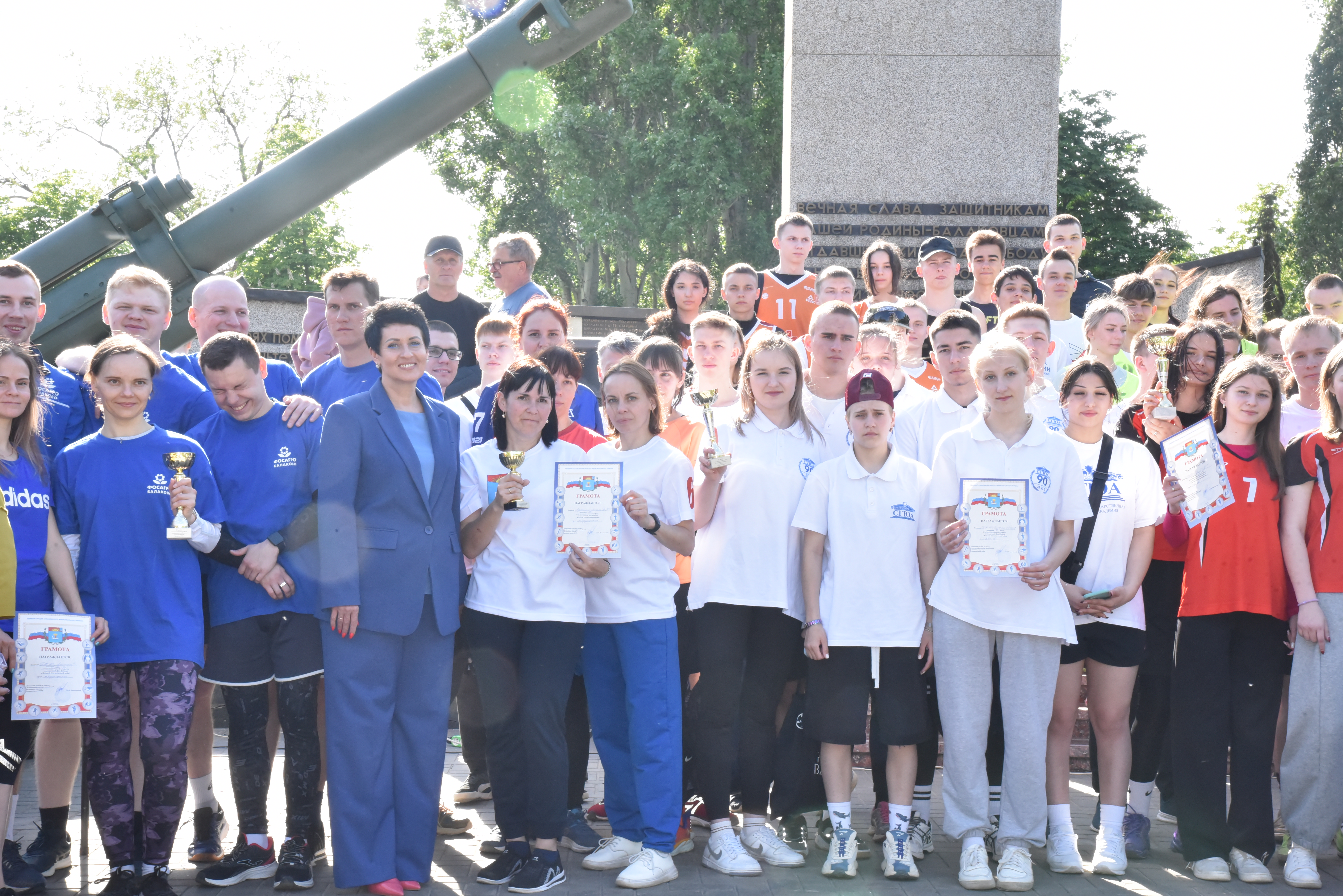 В Балакове состоялась легкоатлетическая эстафета, посвящённая Дню Победы