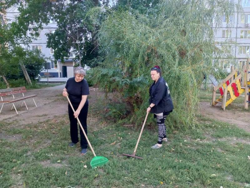 На субботнике члены Общественной палаты БМР работали в двух местах